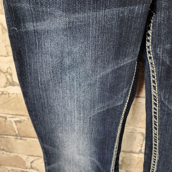 Silver Jeans Tuesday Low Rise Factory Fade Whiskered Size W29/L33 Dark Wash - Picture 10 of 16